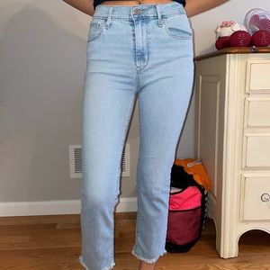 Levi’s light wash ankle jeans